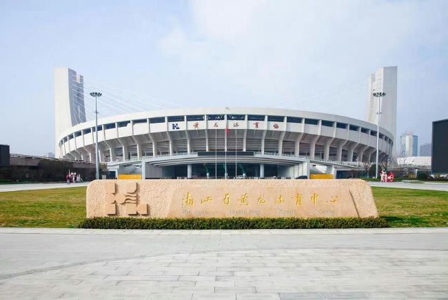 一群东南亚偷渡客历经艰险来到韩国，可是全部集装箱内的偷渡客几近全数灭亡，只有一人拖着孱羸的身体侥幸逃进闹市当中。却不知这人身上携带致命猪流感病毒，短短一天时候，病毒敏捷舒展城市的各个角落。很多人在不知不觉间被传染，进而将灭亡的暗影引向四周所有的人。斑斓的女大夫金仁海（秀爱 饰）是一名独身妈妈，她不久前遭受一场车祸，幸被消防队救济职员姜智久（张赫 饰）救出，却因丢掉主要论文资料而备受上司苛责。值此时代，韩国蛇头的弟弟因流感送进仁海的病院医治，经诊断终究发现流感的原由，死尸横陈的集装箱无疑成为查找病源的关